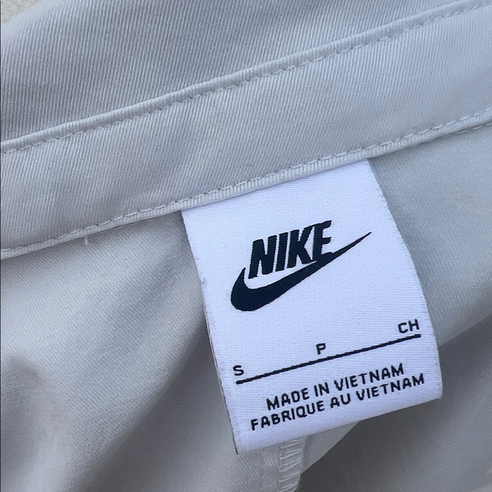Nike Sportswear Women's Woven Light Grey Oversized Rain/Wind Jacket Size S - Picture 4 of 11